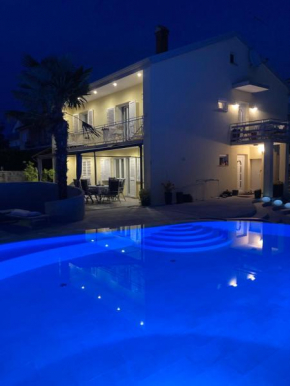 Villa Elke Maria with overflow pool and hidromassage